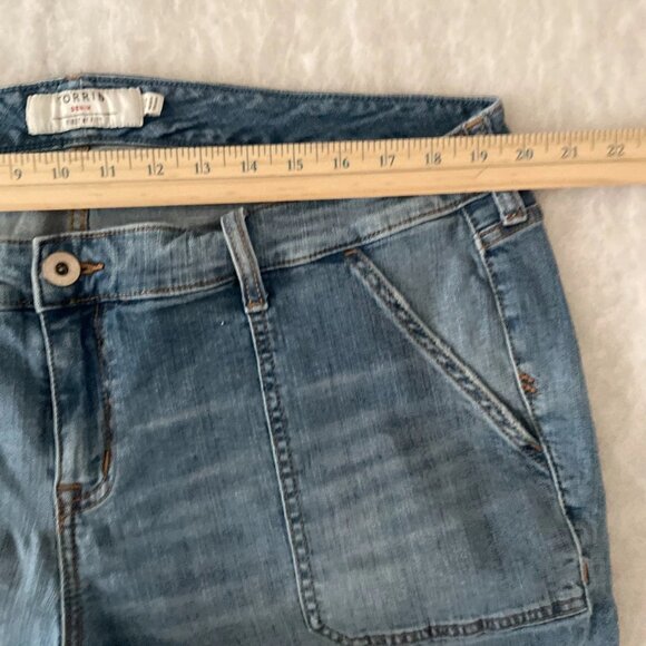 Torrid Womens Light Blue Mid Rise Faded Five Pocket Boyfriend Crop Jeans Size 20 - Picture 6 of 10